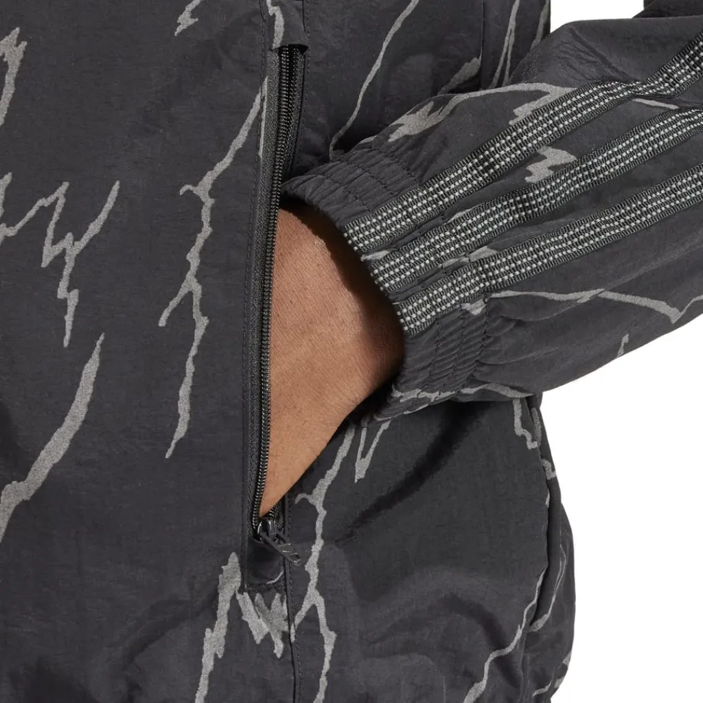Tracksuits*adidas Originals Athletic Crew Neck Regular Fit Top in Black