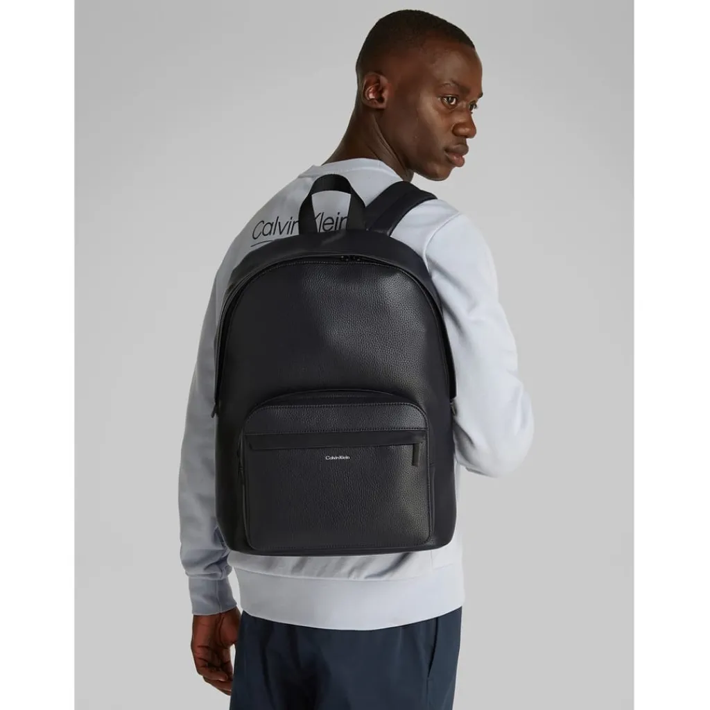 Bags*Calvin Klein Round Backpack in Black