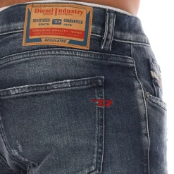 Jeans*Diesel 2019 D-Strukt Slim-Fit Jeans in Denim