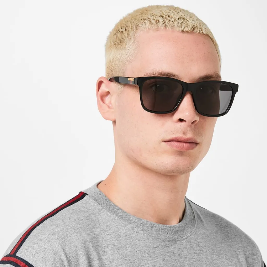 Sunglasses*Gucci Square Sunglasses in Grey