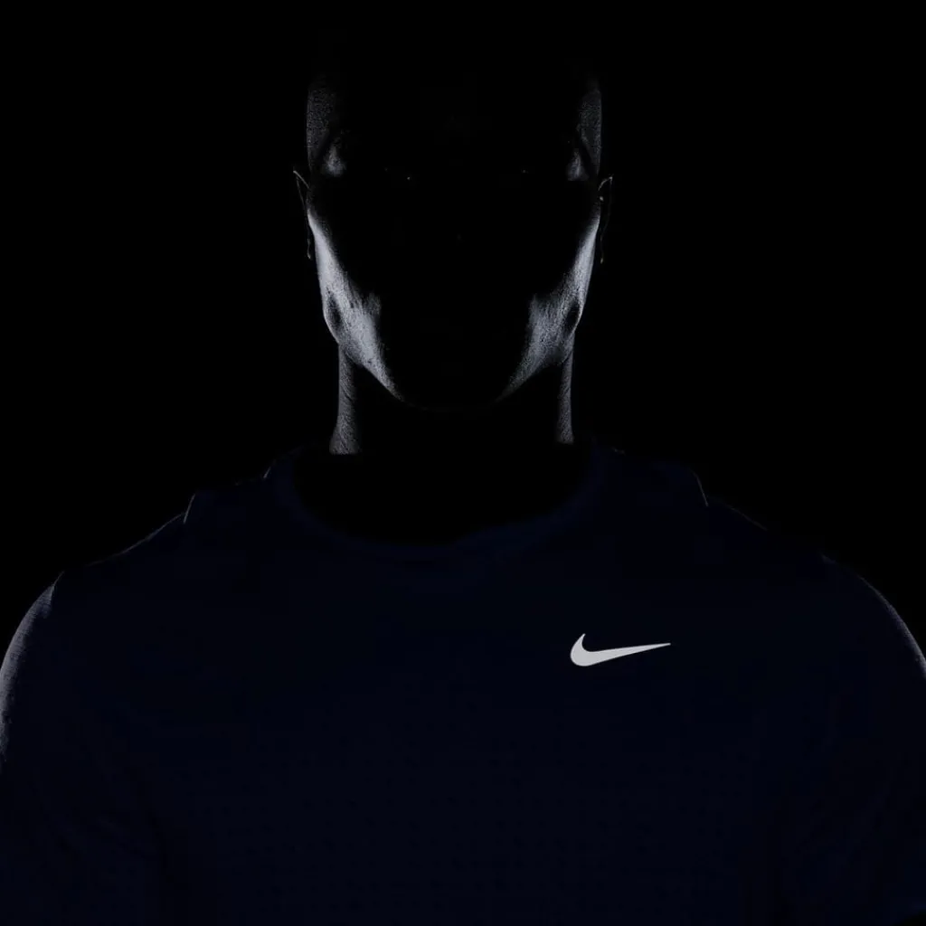 Fitness And Gym Tops*Nike Breathe Miler in Blue