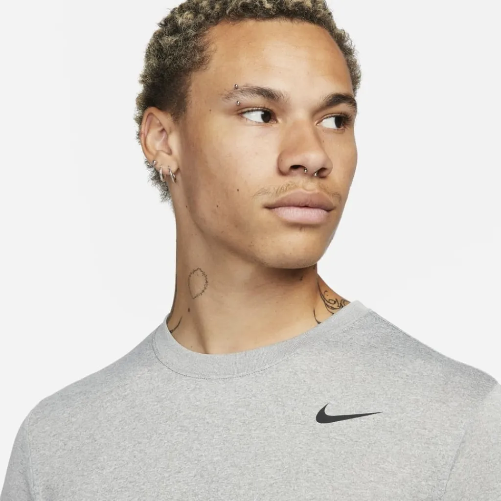 Fitness And Gymwear*Nike Legend Long Sleeve Crew Neck T-Shirt in Grey