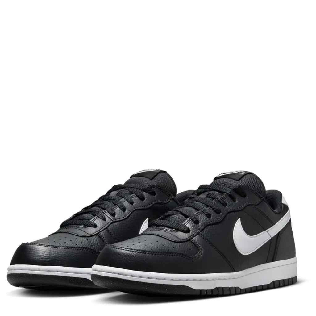 Trainers*Nike Low Top Flats Sneakers in Black
