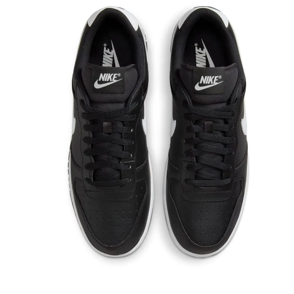 Trainers*Nike Low Top Flats Sneakers in Black