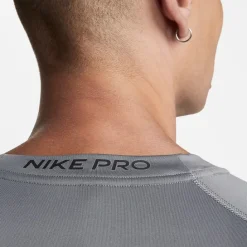 Fitness And Gymwear*Nike Mens Pro Tight Fit Short Sleeve Top in Grey