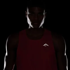 Fitness And Gymwear|Fitness And Gym Tops*Nike Trailwnd Singlt in Red