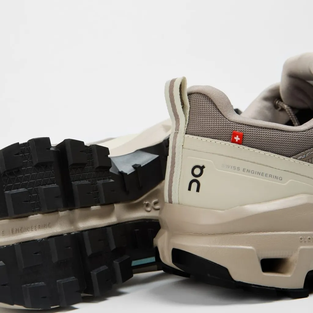 Shoes*On Cloudrock Low Wp Sn52 in Grey