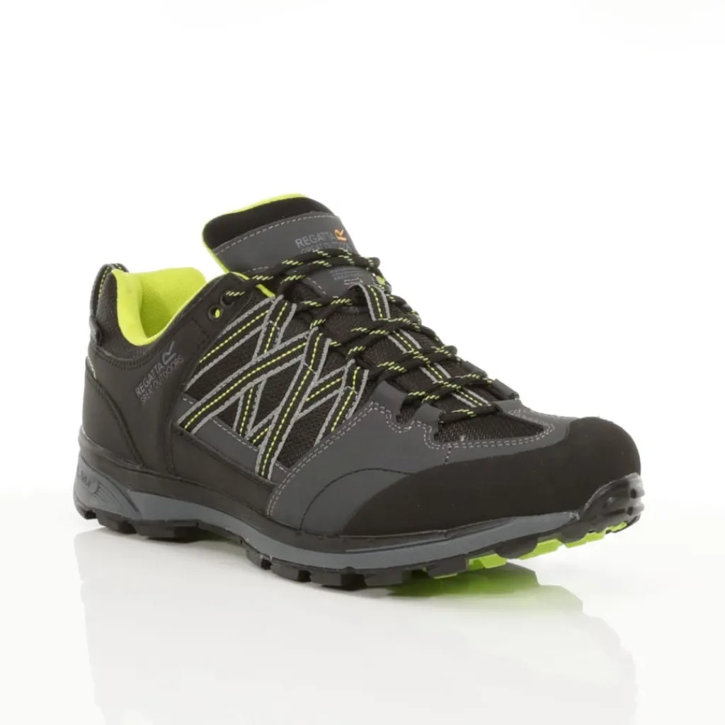 Shoes*Regatta Samaris Low Top Waterproof Walking Sneakers in Black