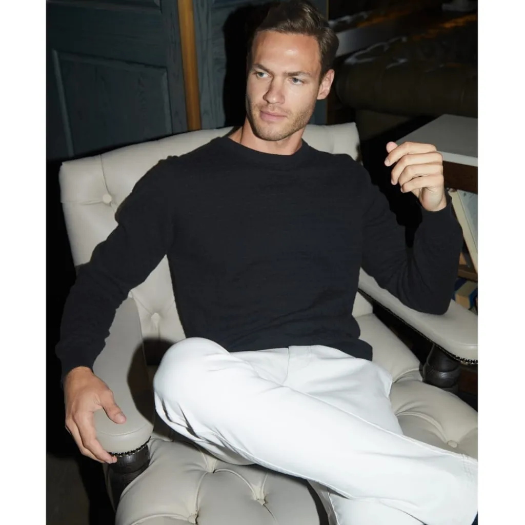 Knitwear*Threadbare Crew Neck Regular Fit Long Sleeve Sweater in Black