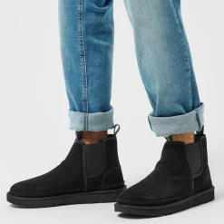 Boots*Ugg Chelsea Ankle Low Heel Boots in Black
