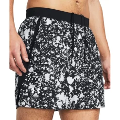 Fitness And Gym Shorts*Under Armour Launch 5 Logo Print Running Shorts in Black