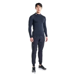 Fitness And Gymwear*Under Armour Mock Long Sleeve Top in Black